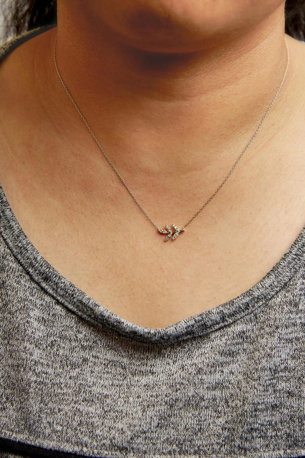 10K Yellow Gold 1/10 Cttw Diamond Leaf and Branch 18&quot; Pendant Necklace (H - I Color, I1 - I2 Clarity) - Rieworkes