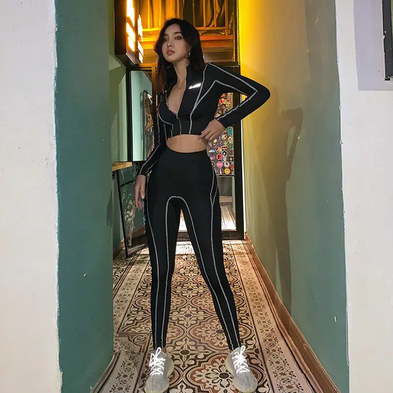 2019 Women&#39;s Striped Pattern Yoga Set for Winter