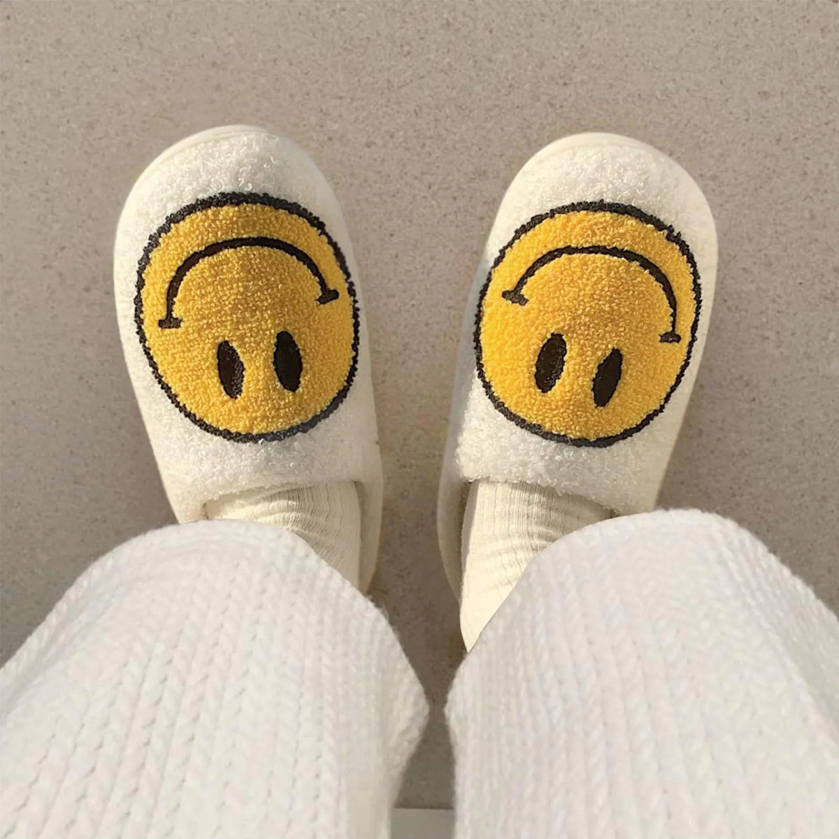 Smile Face Slippers for Women Happy face slippers Retro Soft Plush Warm Slip-on Slippers, Cozy Indoor Outdoor Slippers 4.5-5.5 Women/3.5-4.5 Men Yellow